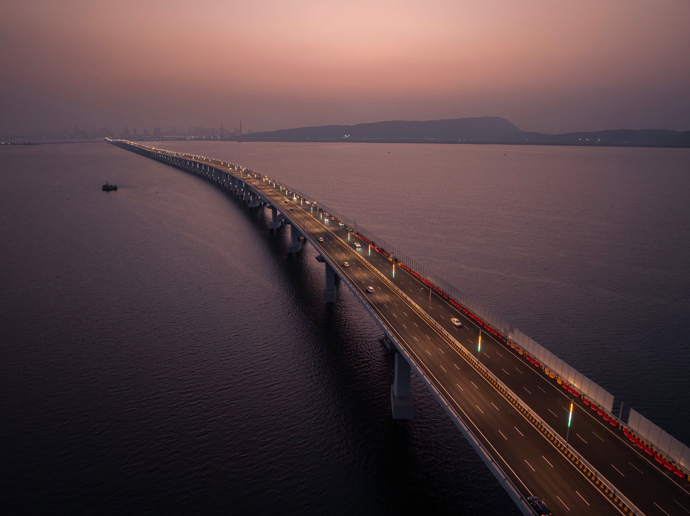A sea bridge stretching across Mumbai harbour at dusk